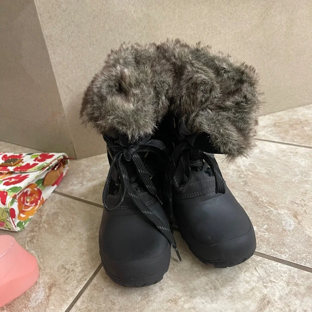 Khombu Womens Black Suede Faux Fur Trim‎ Waterproof Winter Snow Boots Size 9